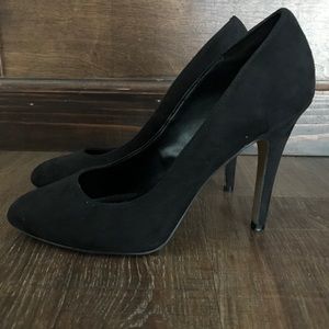 Black Heeled Pumps
